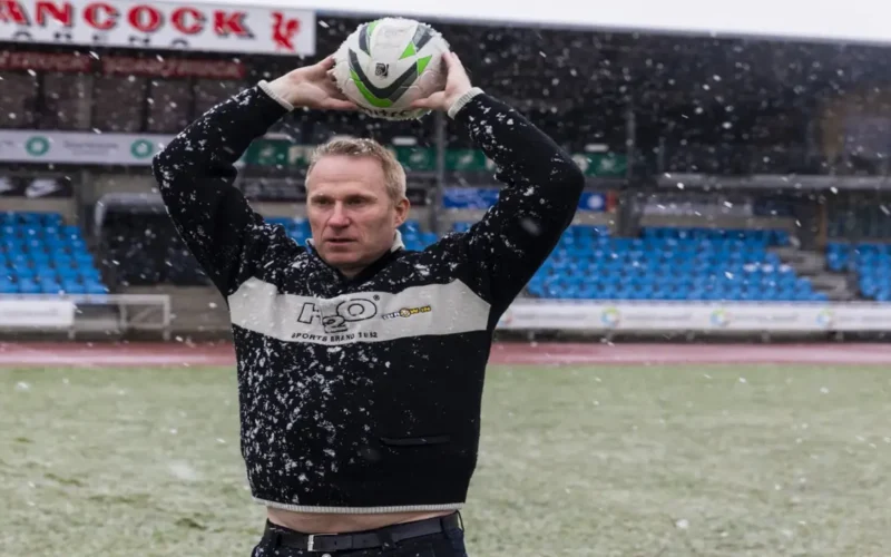 سلاح الرمية الجانبية الطويلة يربك دفاعات الدوري الإنجليزي